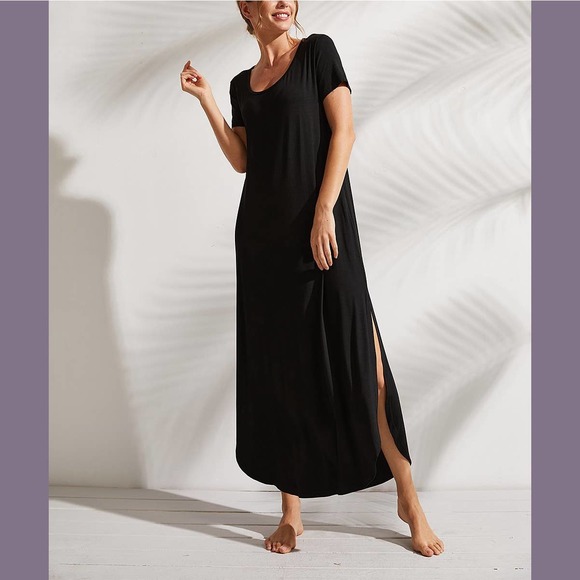 Simple by Suzanne Betro Pocket Side Slit Cutout Back Maxi Dress In Black - Picture 2 of 11
